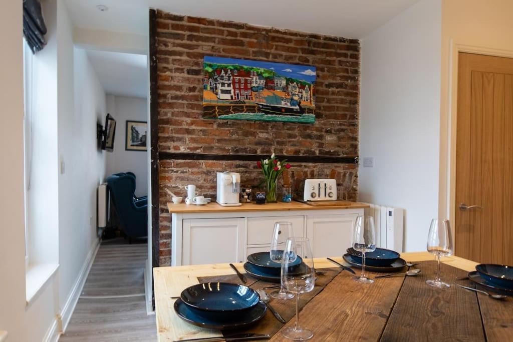 Herring Girl House - Harbourside Property, Sleeps 8 Scarborough Exterior foto