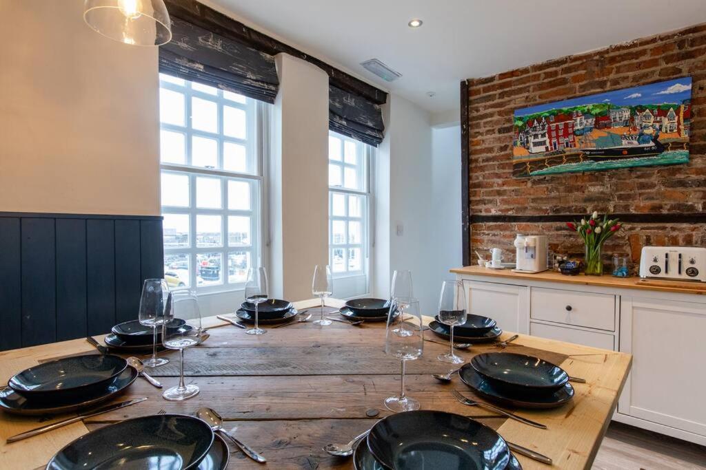 Herring Girl House - Harbourside Property, Sleeps 8 Scarborough Exterior foto