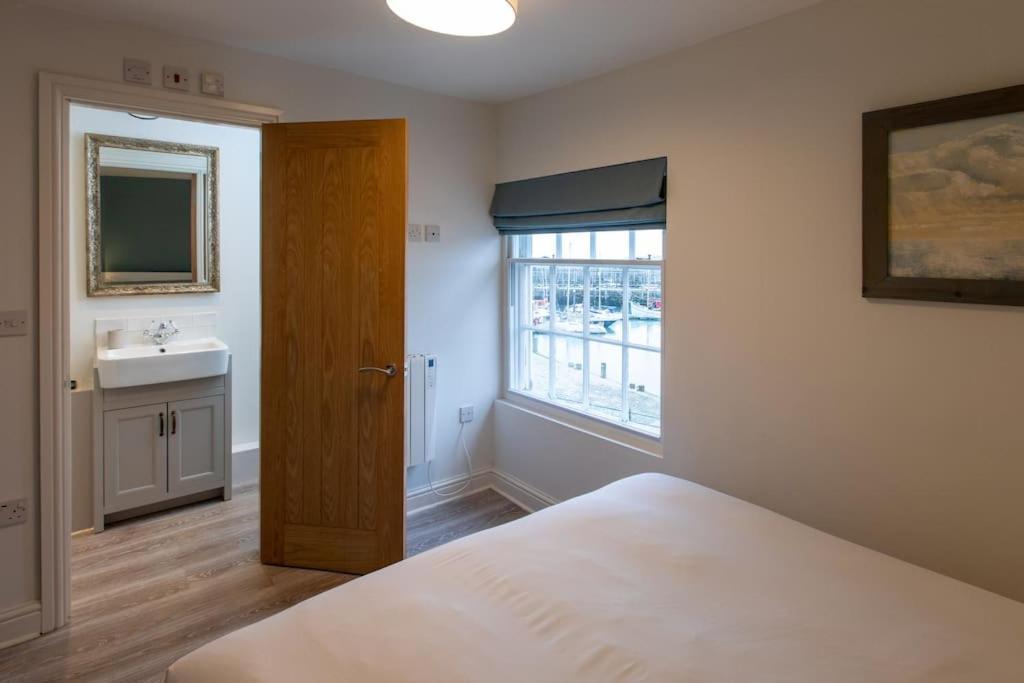 Herring Girl House - Harbourside Property, Sleeps 8 Scarborough Exterior foto