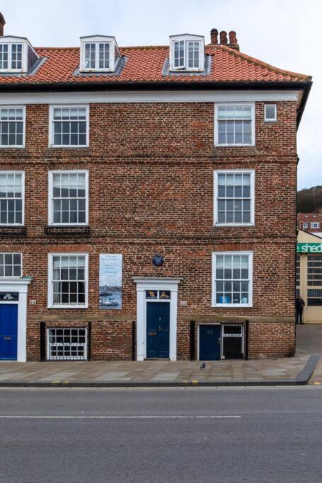 Herring Girl House - Harbourside Property, Sleeps 8 Scarborough Exterior foto